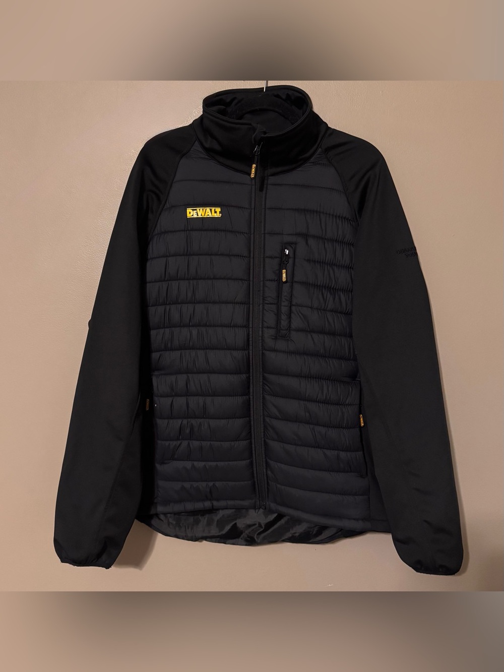 Dewalt Insulated Water Resistant Hybrid Black Softshell Jacket Men's Size Medium